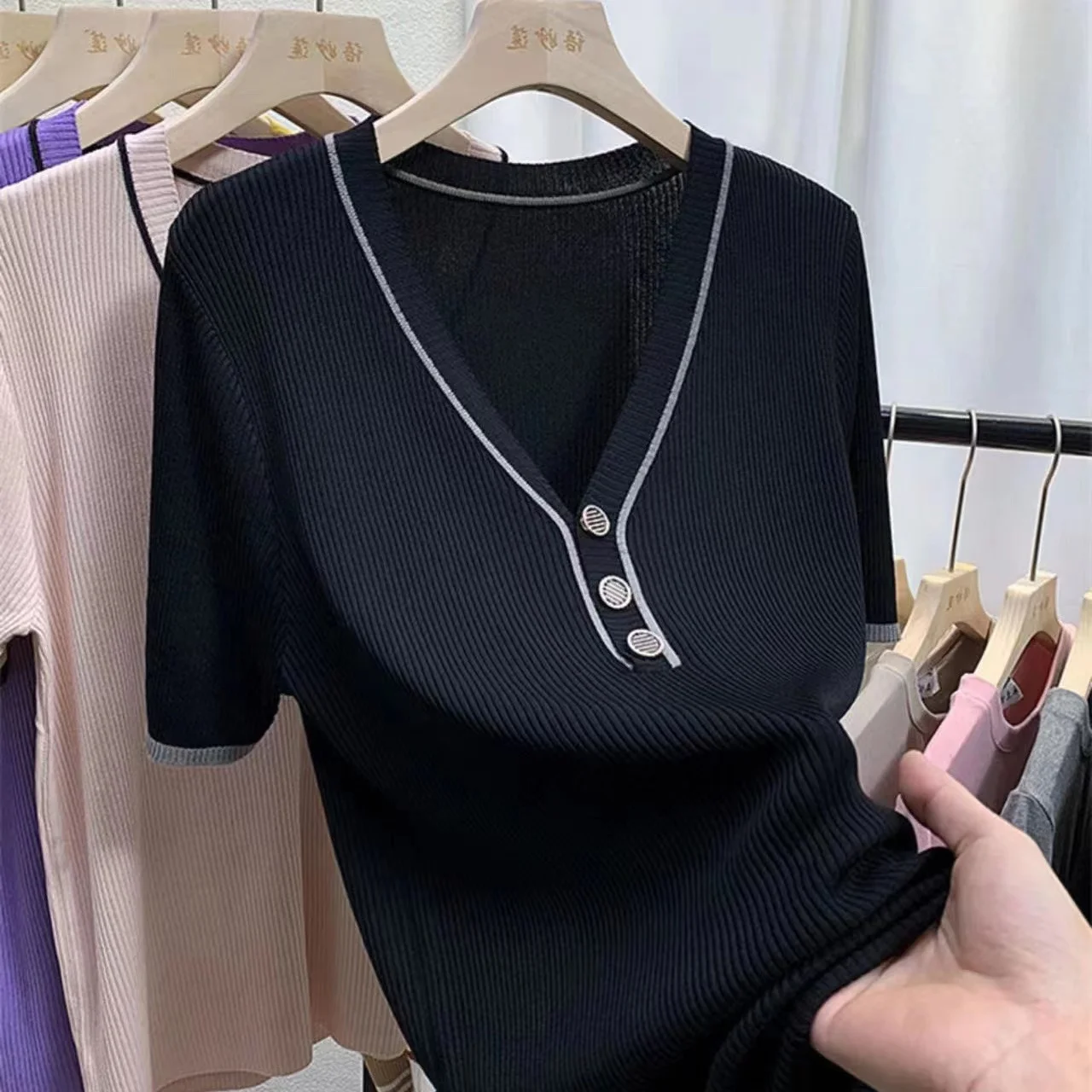 Summer Thin Ice Silk Short Sleeve Knitted T-Shirt Women's Casual V-Neck Top Comfortable Breathable Lightweight Fashionable
Summer Thin Ice Silk Short Sleeve Knitted T-Shirt Women's Casual V-Neck Top Comfortable Breathable Lightweight Fashionable
