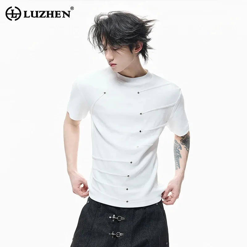 LUZHEN 2026 Summer Original Rivet Metal Decorate Pleated Design Short Sleeve T-shirts Men's Slim Fit Round Neck Male Tops JY6310
LUZHEN 2026 Summer Original Rivet Metal Decorate Pleated Design Short Sleeve T-shirts Men's Slim Fit Round Neck Male Tops JY6310