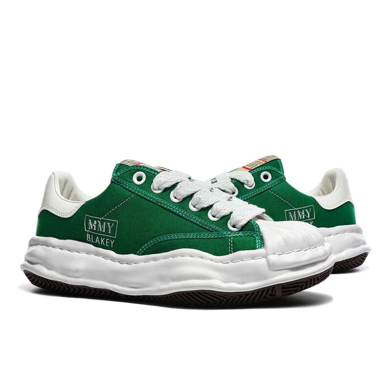 Minimally designed board shoes, breathable and refreshing, with a firm and sturdy shape, suitable for shopping in malls and city
Minimally designed board shoes, breathable and refreshing, with a firm and sturdy shape, suitable for shopping in malls and city