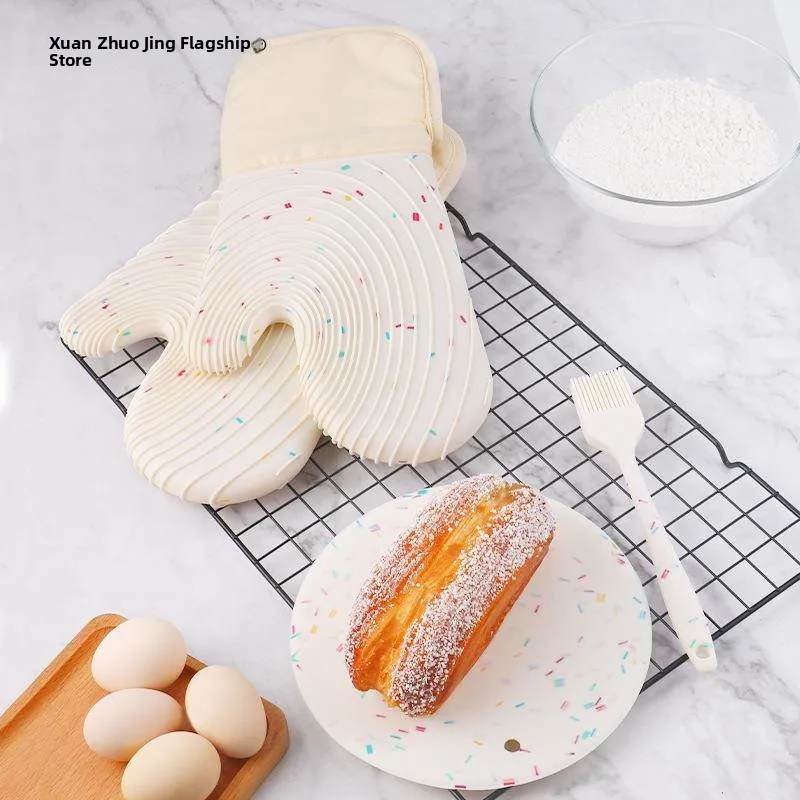 Thickened Heat Resistant Baking Oven Gloves Nordic Style Microwave Safe Kitchen Gloves Waterproof Home Use Style
Thickened Heat Resistant Baking Oven Gloves Nordic Style Microwave Safe Kitchen Gloves Waterproof Home Use Style