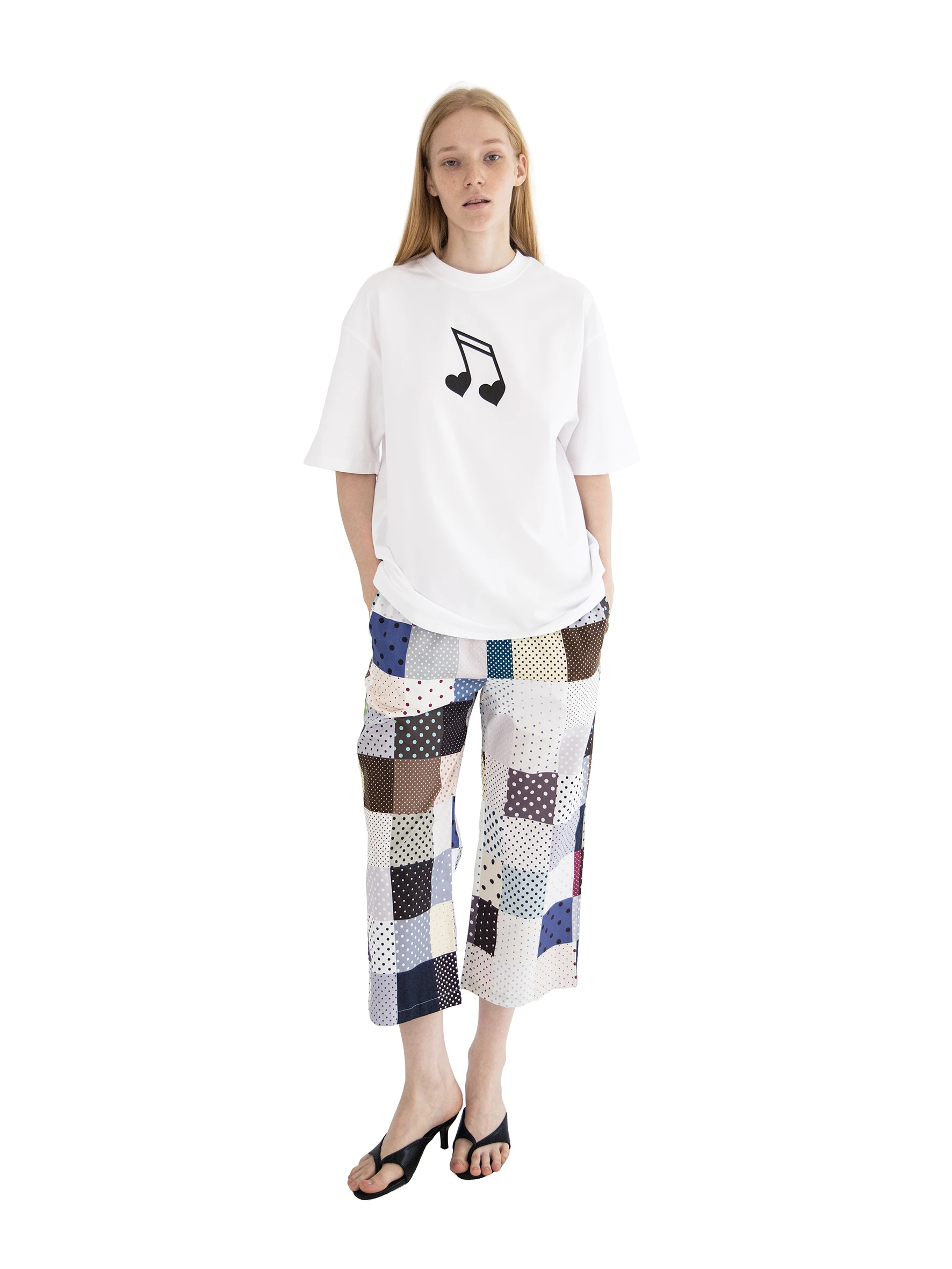 Летний топ средней длины из чистого хлопка свободного кроя с узором в виде сердечек из коллекции LarvaCosmos Collage Series, повседневный стиль.
Летний топ средней длины из чистого хлопка свободного кроя с узором в виде сердечек из коллекции LarvaCosmos Collage Series, повседневный стиль.