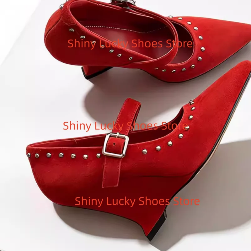 Rivets Shoes for Womens Pointed Toes Chassure Femme Wedges Ladies Front Strap Zapatos Mujer Studs Female Pumps Shallow Tacones
Rivets Shoes for Womens Pointed Toes Chassure Femme Wedges Ladies Front Strap Zapatos Mujer Studs Female Pumps Shallow Tacones