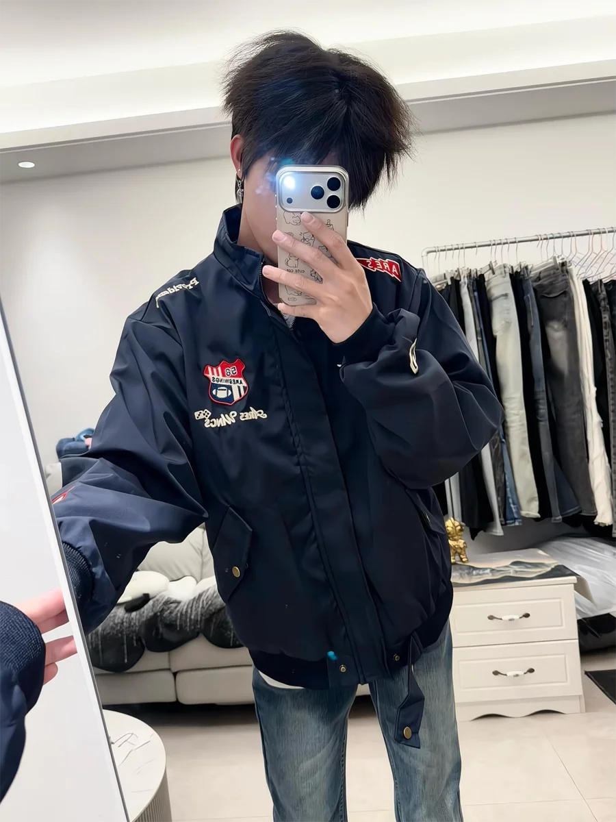 Мужская бейсбольная куртка свободного кроя с вышивкой, воротником-стойкой и молнией, в мотоциклетном стиле, молодежная, модная, повседневная верхняя одежда
Мужская бейсбольная куртка свободного кроя с вышивкой, воротником-стойкой и молнией, в мотоциклетном стиле, молодежная, модная, повседневная верхняя одежда