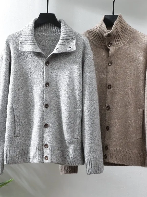 Вязаный свитер с высоким воротником, мужской открытый кардиган, шерстяной топер, повседневная верхняя одежда, теплая длинная све, однотонная сетка на пуговицах
Вязаный свитер с высоким воротником, мужской открытый кардиган, шерстяной топер, повседневная верхняя одежда, теплая длинная све, однотонная сетка на пуговицах