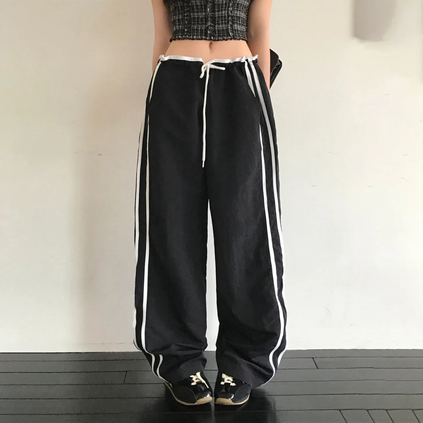 Y2K Straight Leg Pants Black Waist Sports Comfortable Casual Commuting for American and European Women
Y2K Straight Leg Pants Black Waist Sports Comfortable Casual Commuting for American and European Women