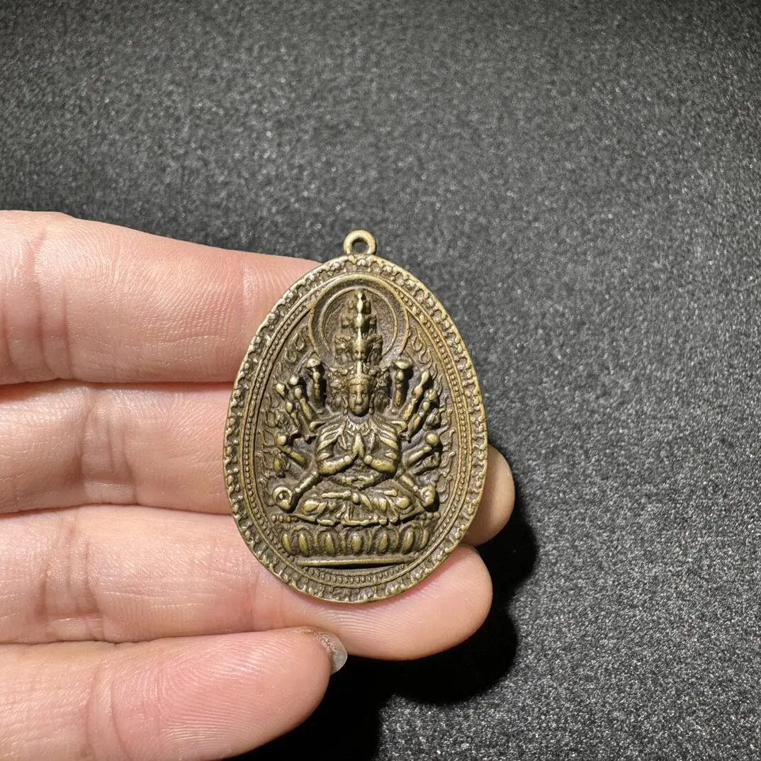 Antique solid copper carving Thousand Handed Guanyin Buddha plaque hanging ornament amulet modern exquisite handicraft
Antique solid copper carving Thousand Handed Guanyin Buddha plaque hanging ornament amulet modern exquisite handicraft