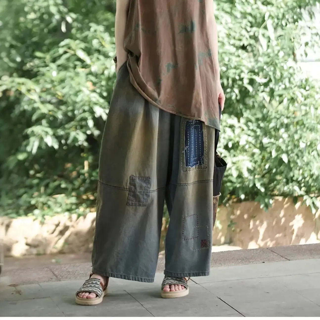LZJN Women's Patchwork Patched Washed Distressed Denim Pants with Loose Hand-Embroidered Ethnic Style Wide-Leg Trousers
LZJN Women's Patchwork Patched Washed Distressed Denim Pants with Loose Hand-Embroidered Ethnic Style Wide-Leg Trousers