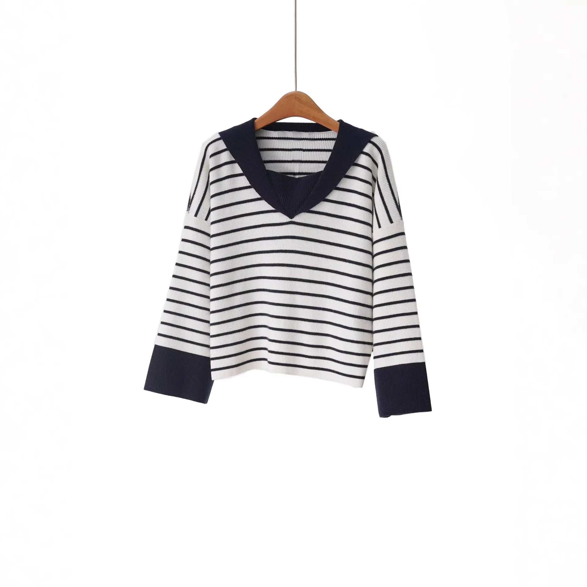 Elegant Purple Label Series! Spring 2026 Loose Fit Knitwear Sailor Collar Stripe Versatile Cashmere Wool Blend Ladies Sweater
Elegant Purple Label Series! Spring 2026 Loose Fit Knitwear Sailor Collar Stripe Versatile Cashmere Wool Blend Ladies Sweater