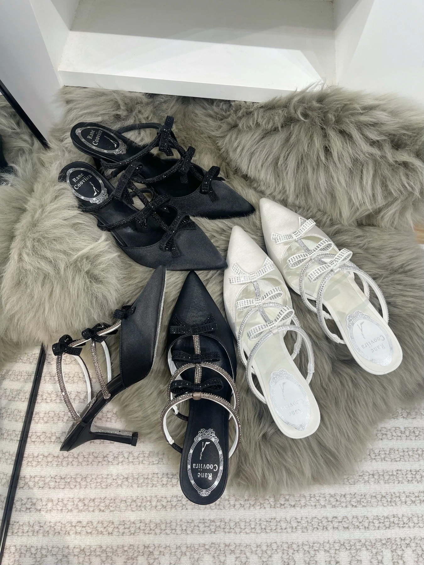 Pointed Toe Bow-knot Slippers Crystal Strap Women Shoes Fine Heels Slingbacks Sandals Summer Black Female Pumps Zapatos Mujer
Pointed Toe Bow-knot Slippers Crystal Strap Women Shoes Fine Heels Slingbacks Sandals Summer Black Female Pumps Zapatos Mujer
