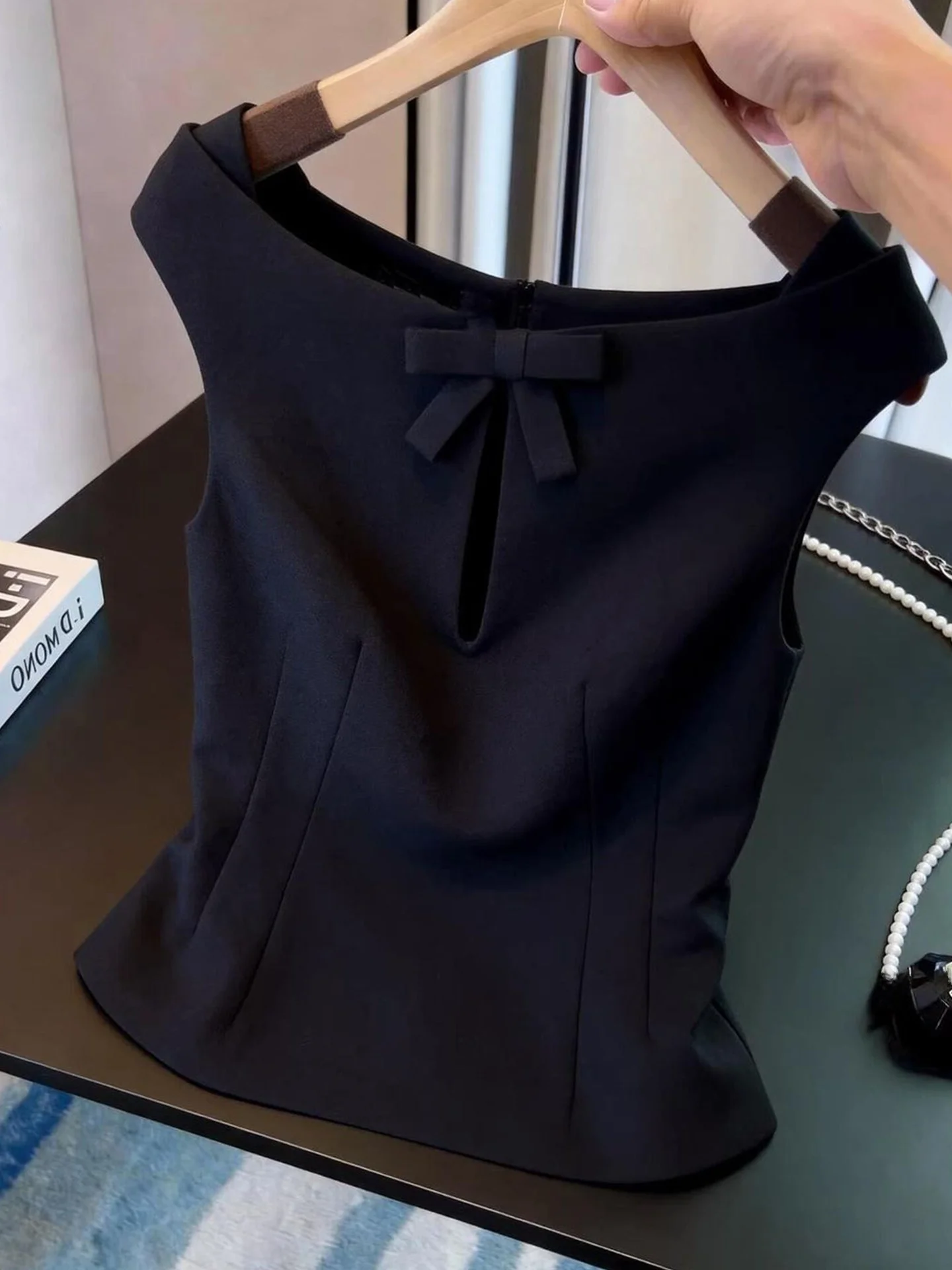 Fashionable Summer 2026 Knot Vest Slimming Stylish Commute Sleeveless Top Korean Style Silk Material Color
Fashionable Summer 2026 Knot Vest Slimming Stylish Commute Sleeveless Top Korean Style Silk Material Color