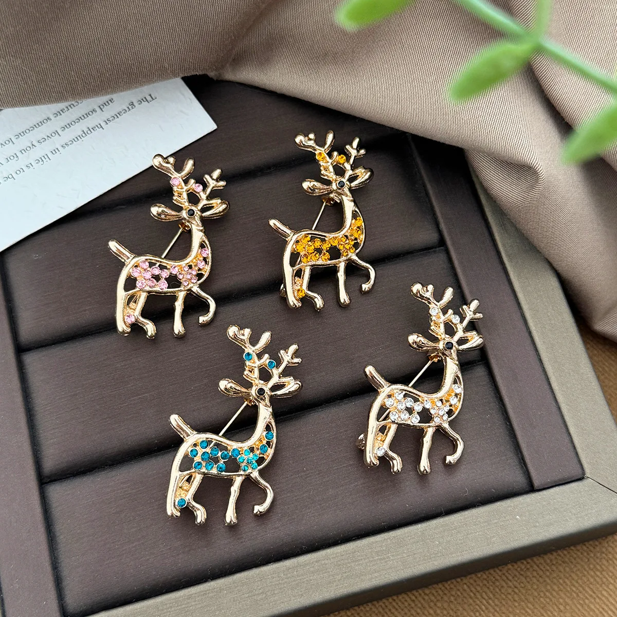 Fashion Cartoon Cute Deer Brooches For Women Unisex Trendy Metal Rhinestone Deer Animal Brooch Pins Casual Party Jewelry Gifts
Fashion Cartoon Cute Deer Brooches For Women Unisex Trendy Metal Rhinestone Deer Animal Brooch Pins Casual Party Jewelry Gifts