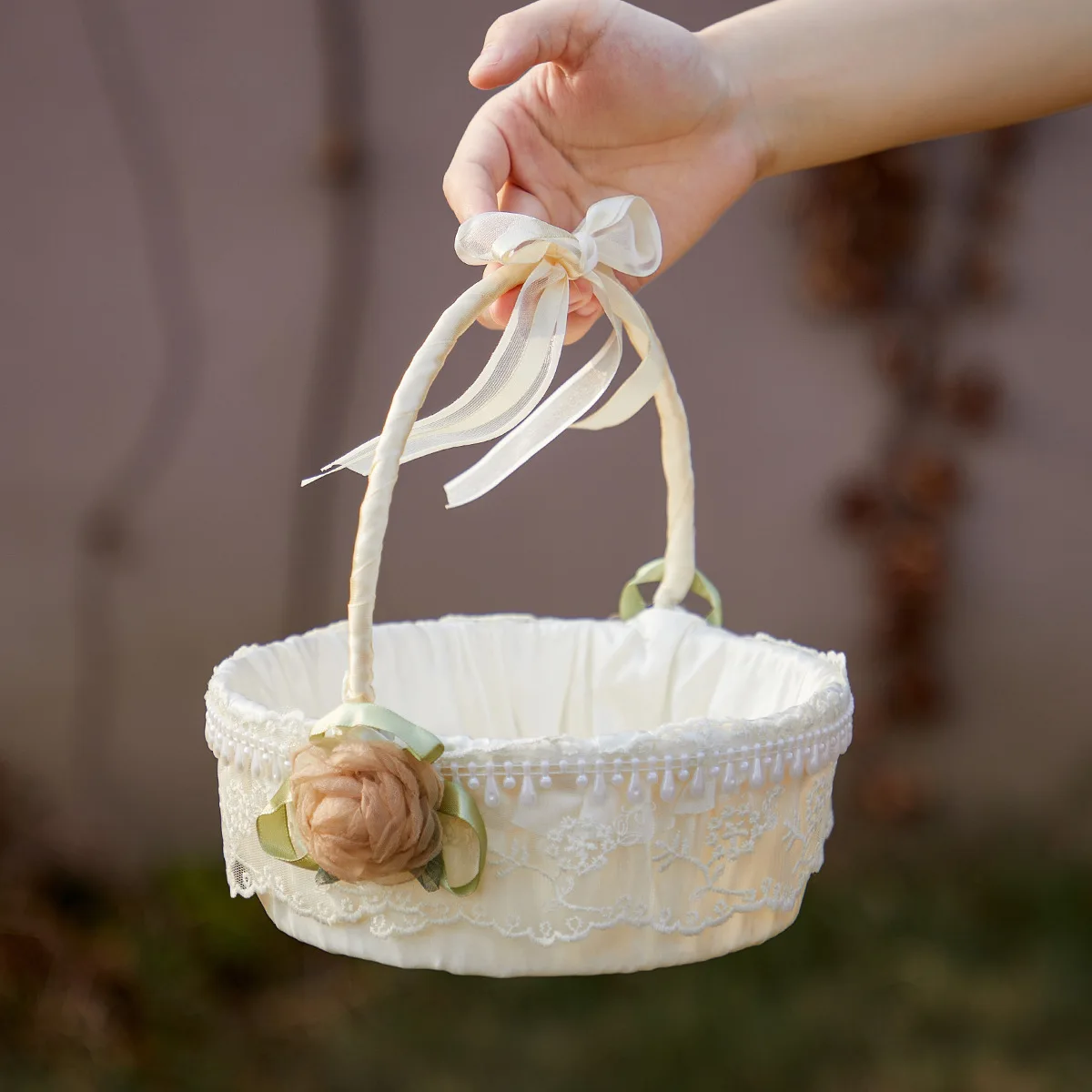1Pcs Elegant Lace Flower Basket Wedding Flower Girl Petal Candy Basket Handmade Home Party Festival Decor Ornament
1Pcs Elegant Lace Flower Basket Wedding Flower Girl Petal Candy Basket Handmade Home Party Festival Decor Ornament