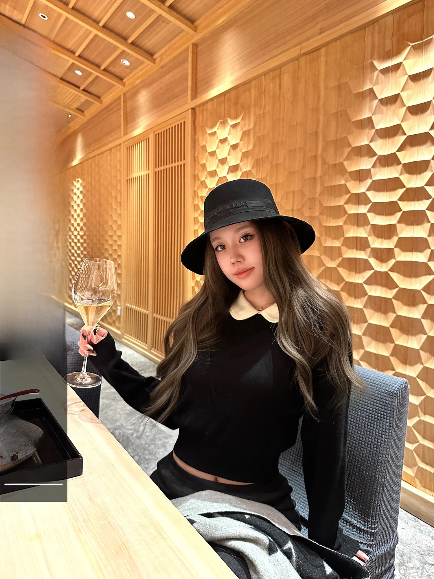 Водорастворимый шерстяной вязаный свитер с длинными рукавами, воротником-стойкой и утягивающим поясом для женщин, повседневный стиль, чистый шерстяной материал, для электронной коммерции
Водорастворимый шерстяной вязаный свитер с длинными рукавами, воротником-стойкой и утягивающим поясом для женщин, повседневный стиль, чистый шерстяной материал, для электронной коммерции