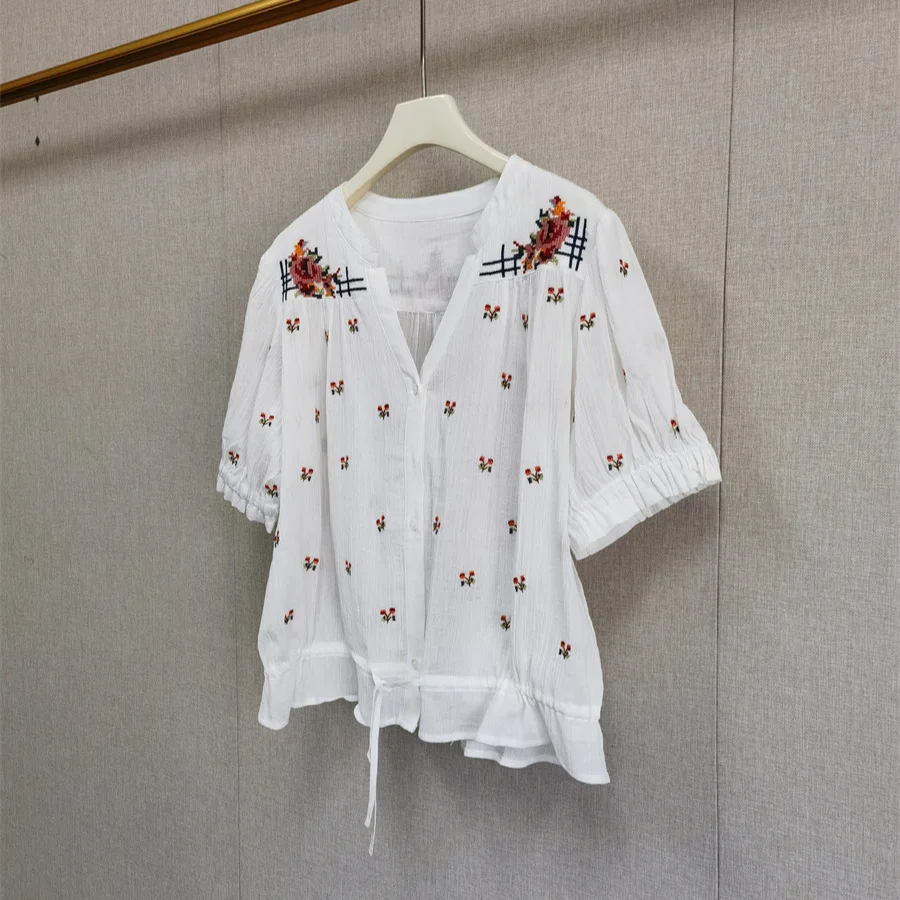 Sweet Floral Embroidery Loose Women's Shirt Korean Style Cotton Short Sleeve V-Neck Button-Up Fashionable Summer New Arrival
Sweet Floral Embroidery Loose Women's Shirt Korean Style Cotton Short Sleeve V-Neck Button-Up Fashionable Summer New Arrival