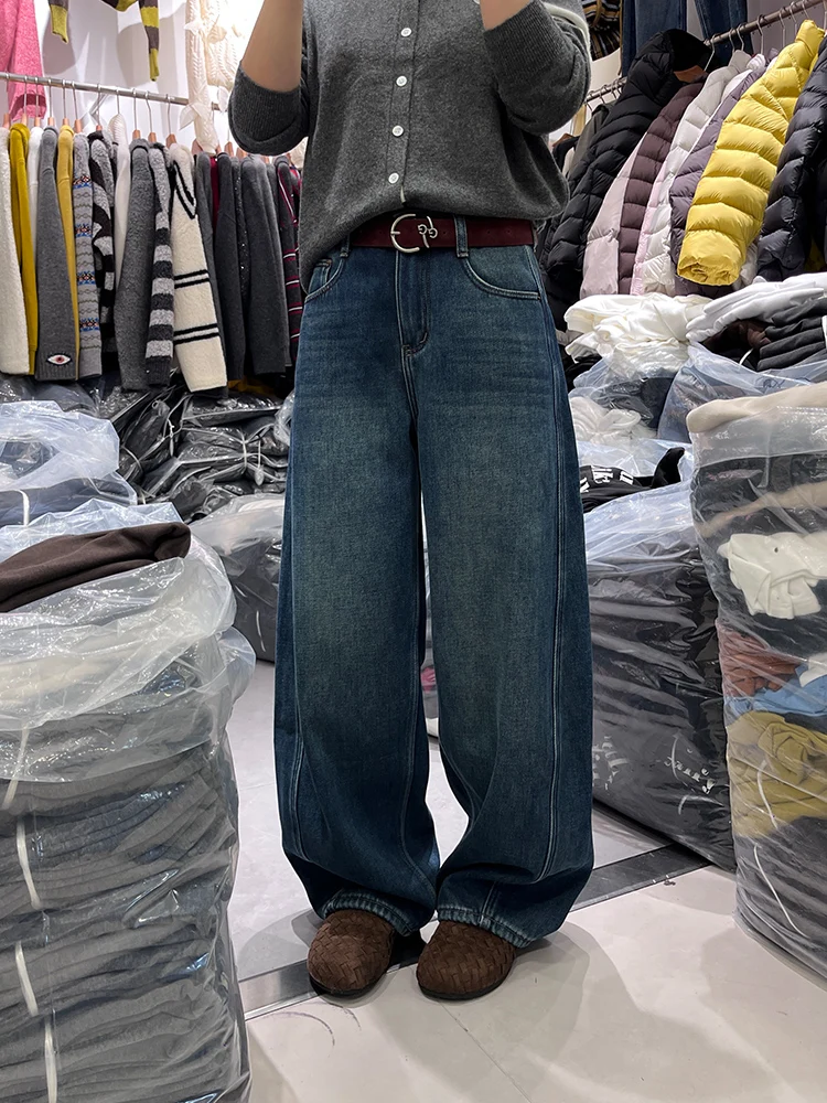 Широкие джинсы Thiened Fce с высокой талией, женские свободные джинсы прямого кроя в стиле ретро, гонконгская зимняя коллекция синего цвета
Широкие джинсы Thiened Fce с высокой талией, женские свободные джинсы прямого кроя в стиле ретро, гонконгская зимняя коллекция синего цвета