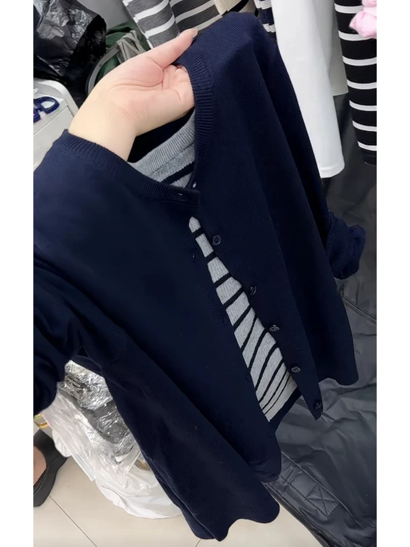 plus Size Women's Spring 2026 round Neck Striped Knitted Cardigan Casual Slimming Color Block Top Casual Style Splicing Design
plus Size Women's Spring 2026 round Neck Striped Knitted Cardigan Casual Slimming Color Block Top Casual Style Splicing Design