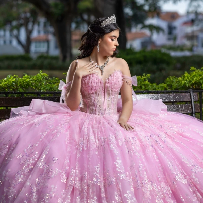 Pink Shiny Ball Gown Quinceanera Dresses Sequin Applique Lace Beading Crystal Bow Tull Corset Off Shoulder Sweet 16 Dress Vestid
Pink Shiny Ball Gown Quinceanera Dresses Sequin Applique Lace Beading Crystal Bow Tull Corset Off Shoulder Sweet 16 Dress Vestid