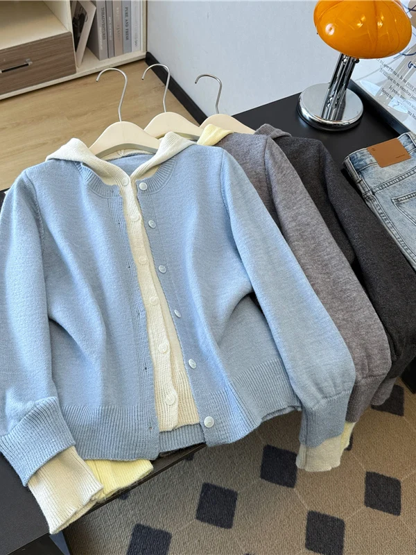 Корейский вязаный свитер-бини для женщин, осенне-зимний, простой, повседневный, из смесового хлопка, с длинными рукавами, на одной пуговице
Корейский вязаный свитер-бини для женщин, осенне-зимний, простой, повседневный, из смесового хлопка, с длинными рукавами, на одной пуговице