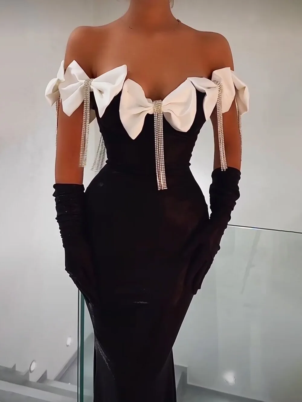 Black Off Shoulder Bow Tassels Bodycon Party Bandage Dress Sexy Short Sleeve Midi Celebrity Evening Runway Party Dress
Black Off Shoulder Bow Tassels Bodycon Party Bandage Dress Sexy Short Sleeve Midi Celebrity Evening Runway Party Dress