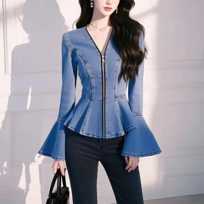 Fashion Blue Ruffled Denim Shirt Women 2025 Early Autumn New Flare Sleeve Blouses V-neck Slim Waist Zipper Tops Mujer Jacket
Fashion Blue Ruffled Denim Shirt Women 2025 Early Autumn New Flare Sleeve Blouses V-neck Slim Waist Zipper Tops Mujer Jacket