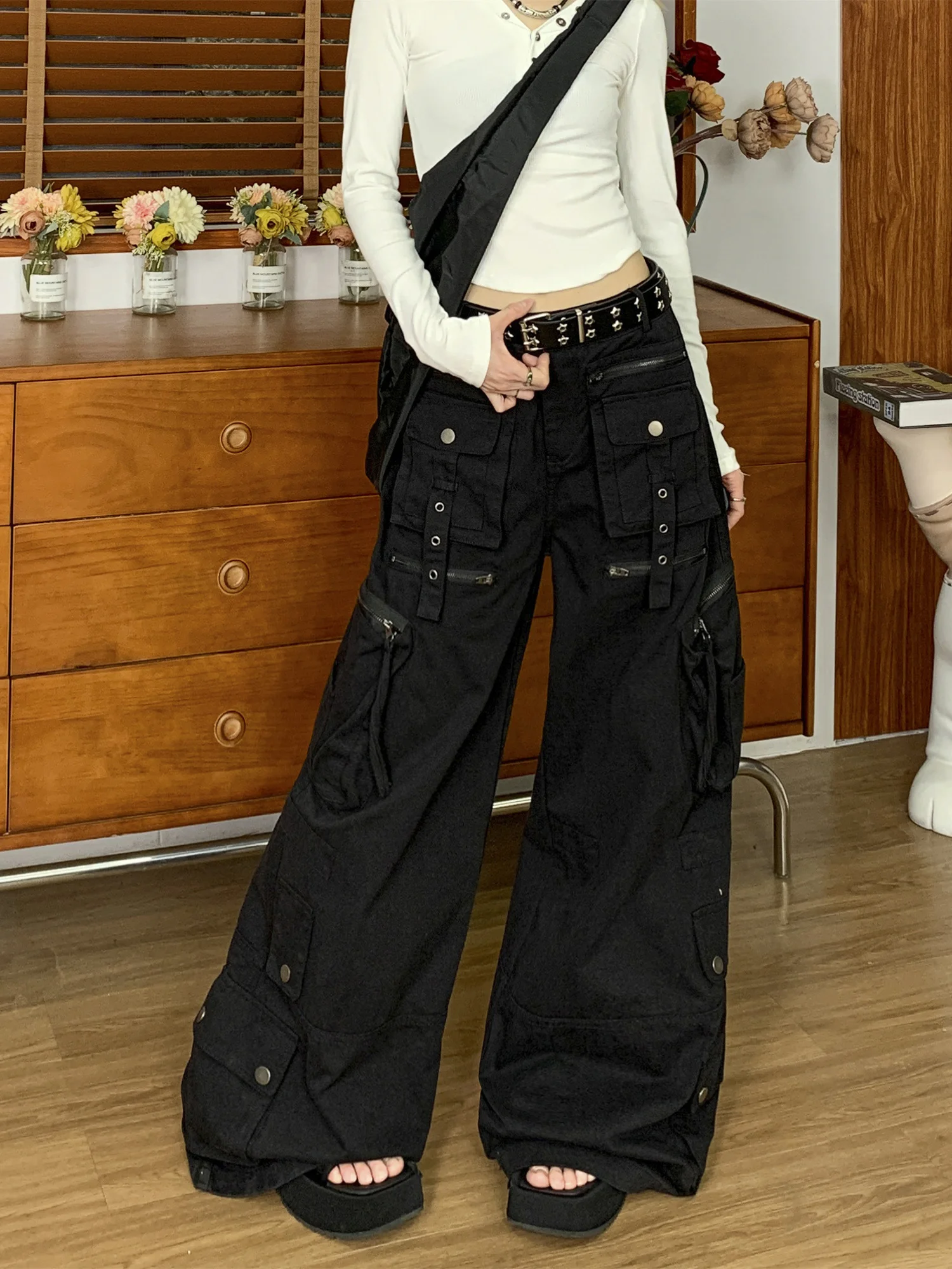 Крутые модные широкие рабочие брюки с несколькими карманами Heavy-Du 3D, функциональная ветровка Street Sle, женские повседневные брюки
Крутые модные широкие рабочие брюки с несколькими карманами Heavy-Du 3D, функциональная ветровка Street Sle, женские повседневные брюки