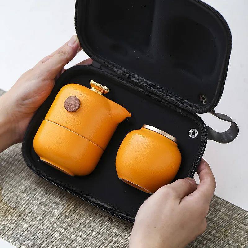 Ручной горшок, грубая керамика, один горшок, две чашки с чайной банкой, портативный дорожный чайный сервиз для кунг-фу, керамический подарочный чайный сервиз
Ручной горшок, грубая керамика, один горшок, две чашки с чайной банкой, портативный дорожный чайный сервиз для кунг-фу, керамический подарочный чайный сервиз