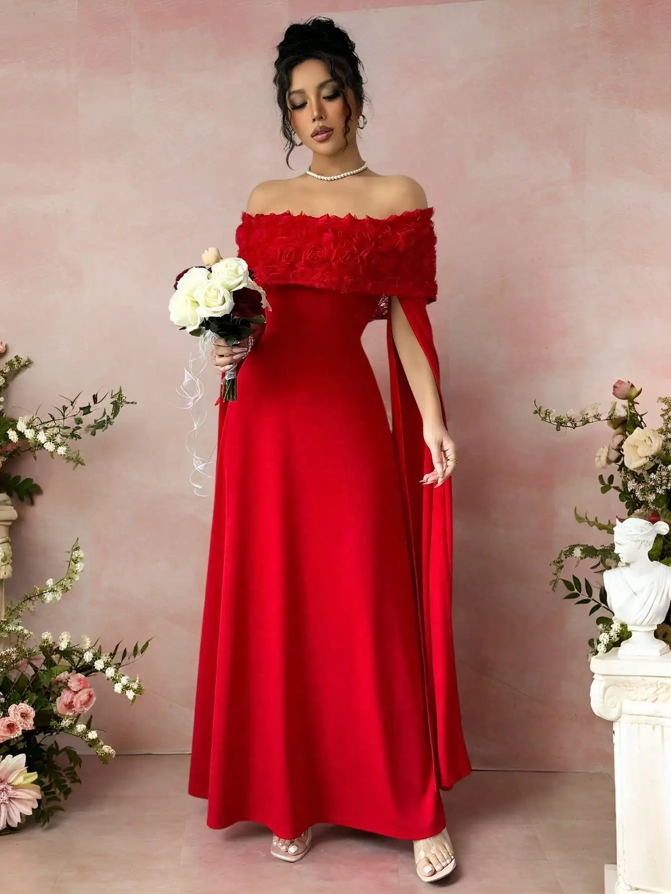 Элегантное красное платье макси с открытыми плечами, 3D-цветочным декором на лифе и рукавами-накидками
Элегантное красное платье макси с открытыми плечами, 3D-цветочным декором на лифе и рукавами-накидками
