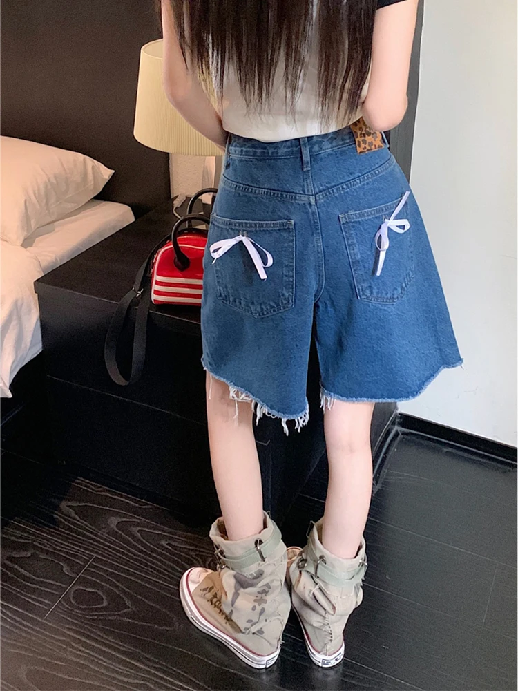 New 2024 Summer High Waist Denim Shorts For Women Pockets Burrs Blue Color Short Jeans Women Streetwear Casual Women's Shorts
New 2024 Summer High Waist Denim Shorts For Women Pockets Burrs Blue Color Short Jeans Women Streetwear Casual Women's Shorts