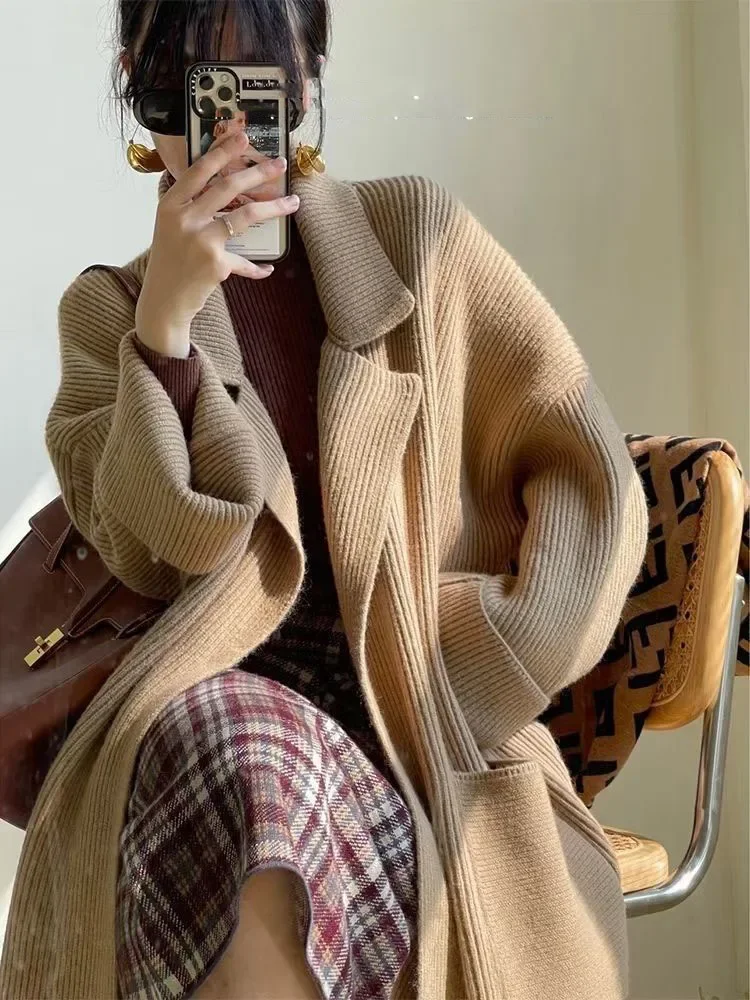 2024 Winter Fall Long Cardigan Loose Warm Knitwears Coat Soft V-neck Solid Color Elegant Korean Woman Tops Jackets LJ56
2024 Winter Fall Long Cardigan Loose Warm Knitwears Coat Soft V-neck Solid Color Elegant Korean Woman Tops Jackets LJ56
