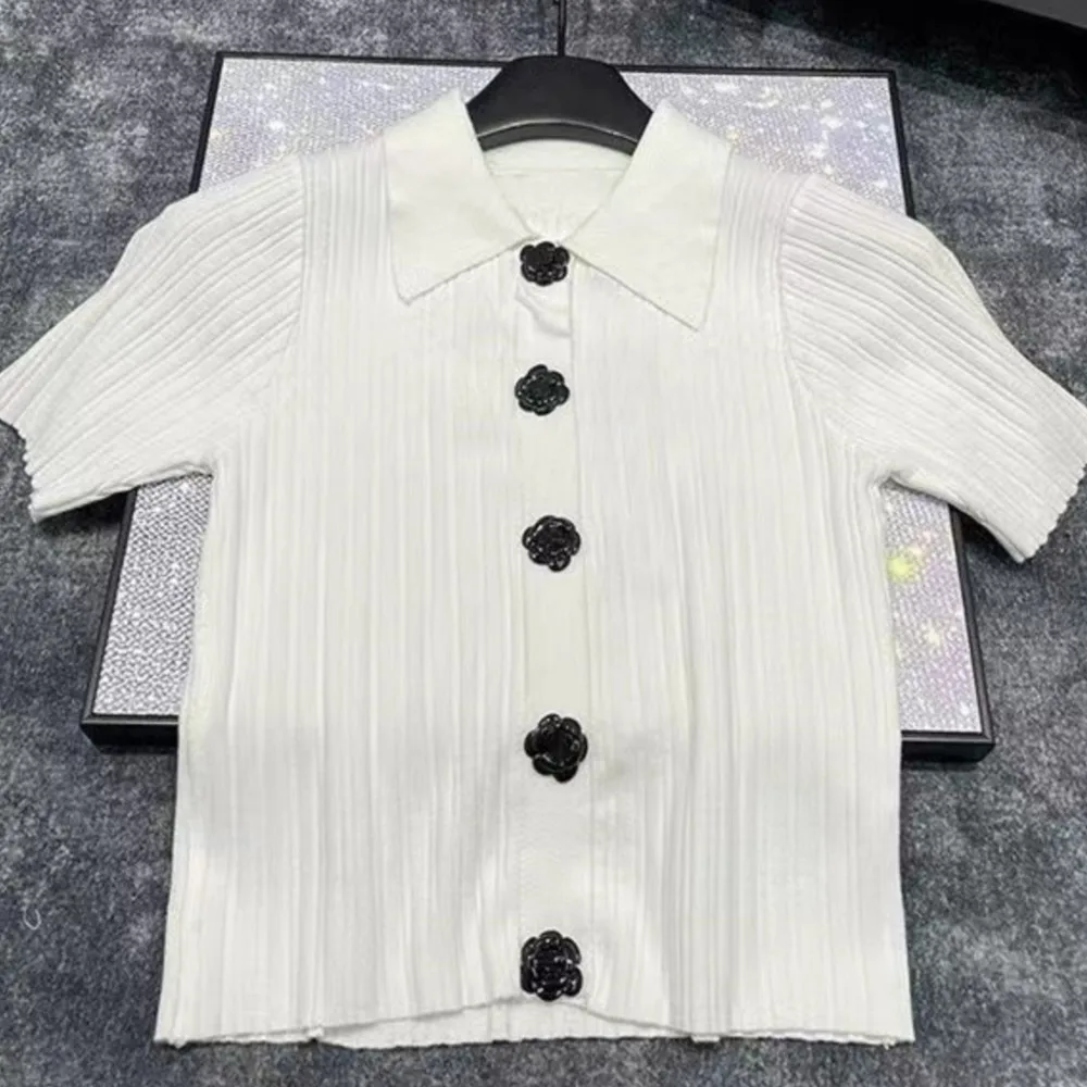 Spring/Summer New Polo Neck Short Sleeve T-shirt Camellia Knitted Cardigan Women's Slim Fit Short Top
Spring/Summer New Polo Neck Short Sleeve T-shirt Camellia Knitted Cardigan Women's Slim Fit Short Top