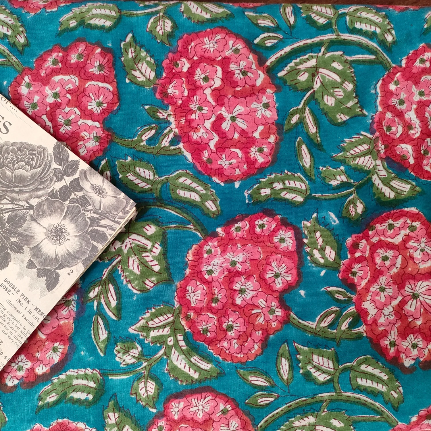 India Block Printed Floral Printed 100% Cotton Fabric For DIY Dress Sewing Apron Handmade Quilting Needlework Cushions Bedding
India Block Printed Floral Printed 100% Cotton Fabric For DIY Dress Sewing Apron Handmade Quilting Needlework Cushions Bedding