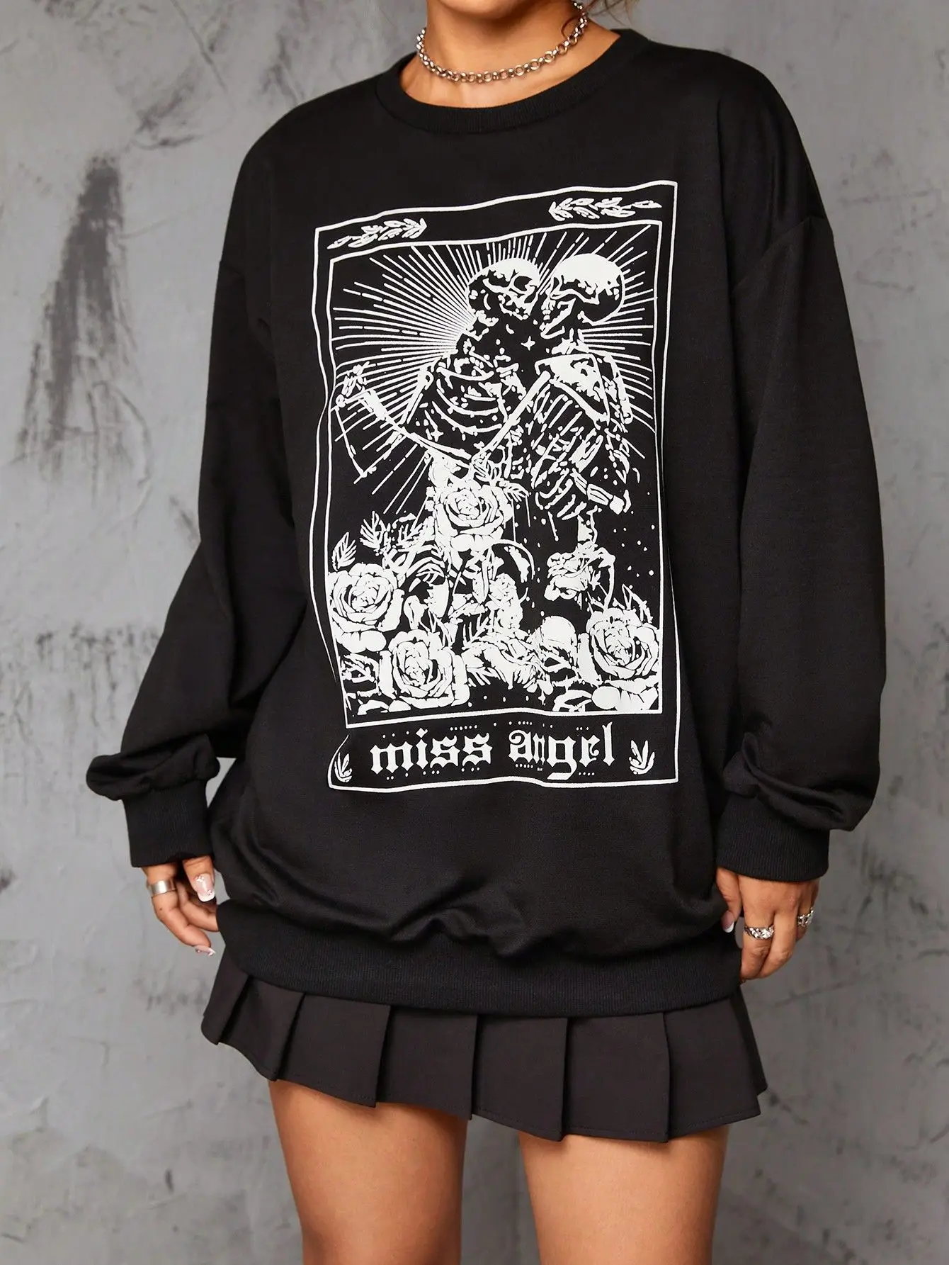 Bold Shade 90s Mall Gothic Aesthetic Autumn Sweatshirts Grunge Punk Skull Rose Print Pullovers Women Oversize Fashion Streetwear
Bold Shade 90s Mall Gothic Aesthetic Autumn Sweatshirts Grunge Punk Skull Rose Print Pullovers Women Oversize Fashion Streetwear