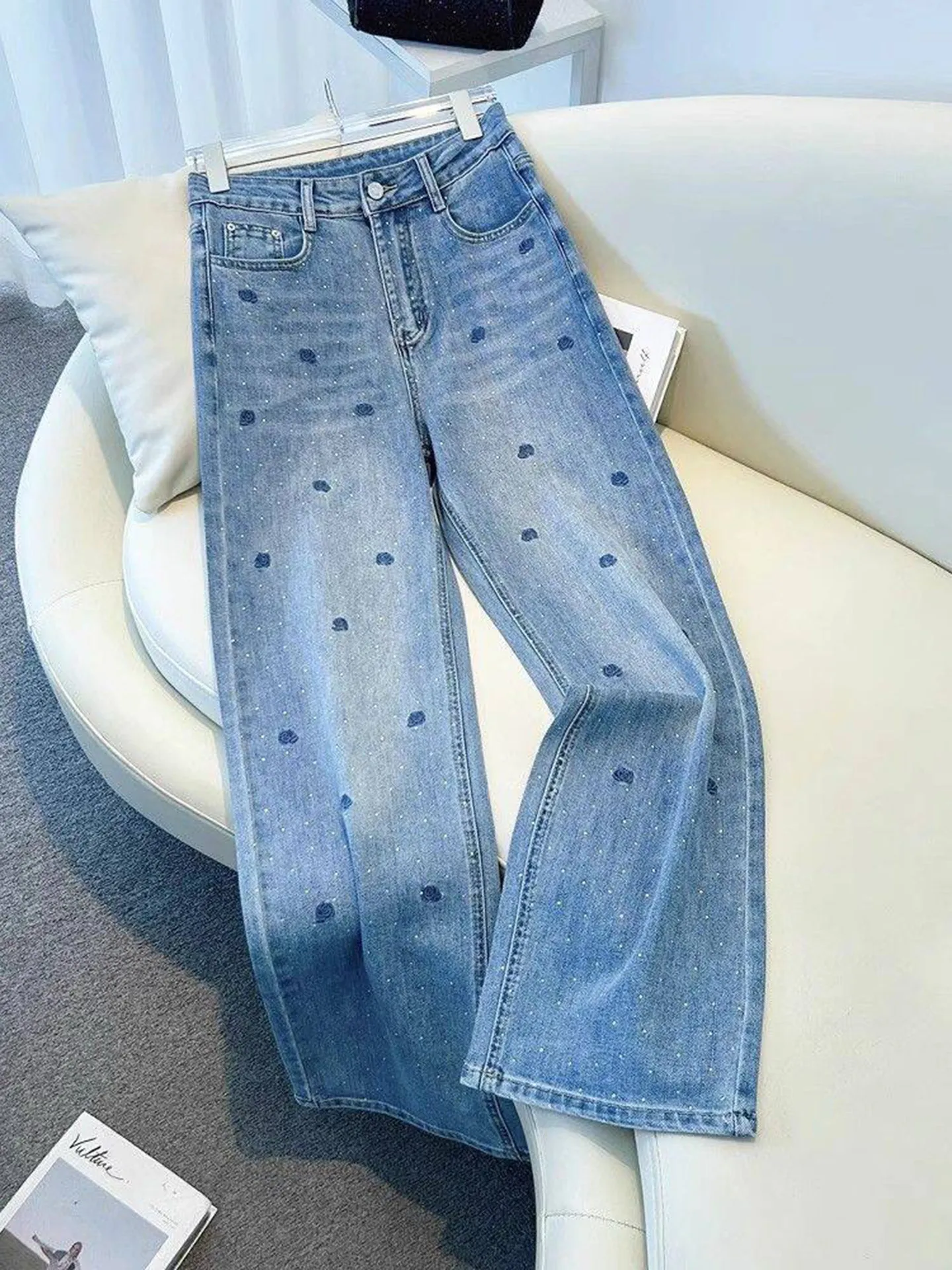 Retro Blue Rose Embroidery Rhinestone Jeans High Waist Straight Leg Pants Slimming Effect Summer New plus Size Women's Denim
Retro Blue Rose Embroidery Rhinestone Jeans High Waist Straight Leg Pants Slimming Effect Summer New plus Size Women's Denim