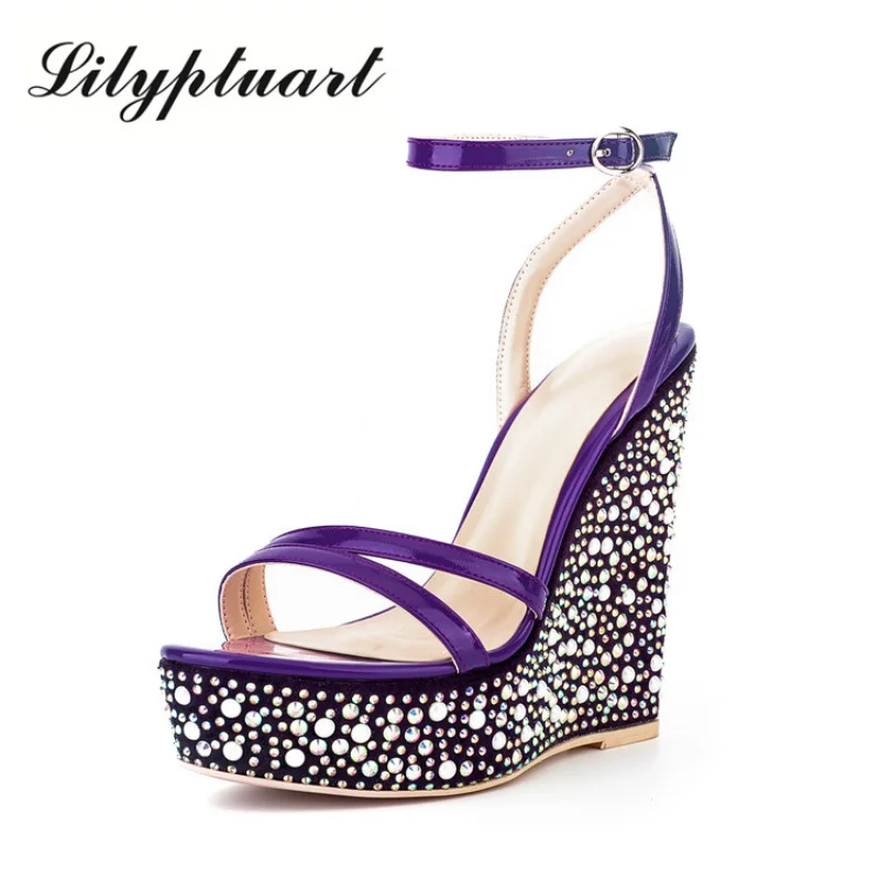 New Brand Women's Sandals Europe and America New Round Toe Platform Heel Suede Hot Diamond Fashion Straight Buckle Sandals
New Brand Women's Sandals Europe and America New Round Toe Platform Heel Suede Hot Diamond Fashion Straight Buckle Sandals