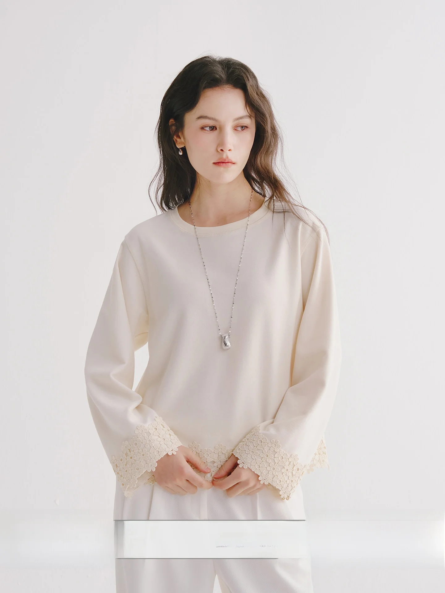 next Weekend Spring Awakening Hollow out Splice Lace Long Sleeve Women's T-Shirt Loose round Neck Base Shirt Top
next Weekend Spring Awakening Hollow out Splice Lace Long Sleeve Women's T-Shirt Loose round Neck Base Shirt Top