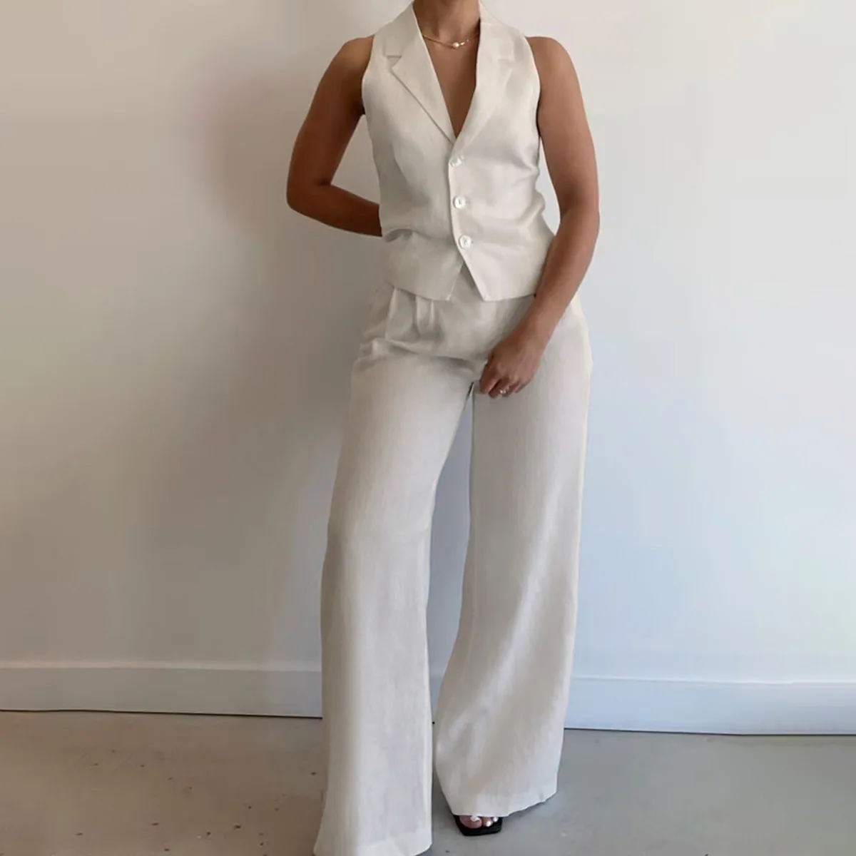 Two Piece Women's Set Summer Solid Color Stand Up Collar Sleeveless Vest High Waist Casual Straight Leg Pants Set
Two Piece Women's Set Summer Solid Color Stand Up Collar Sleeveless Vest High Waist Casual Straight Leg Pants Set