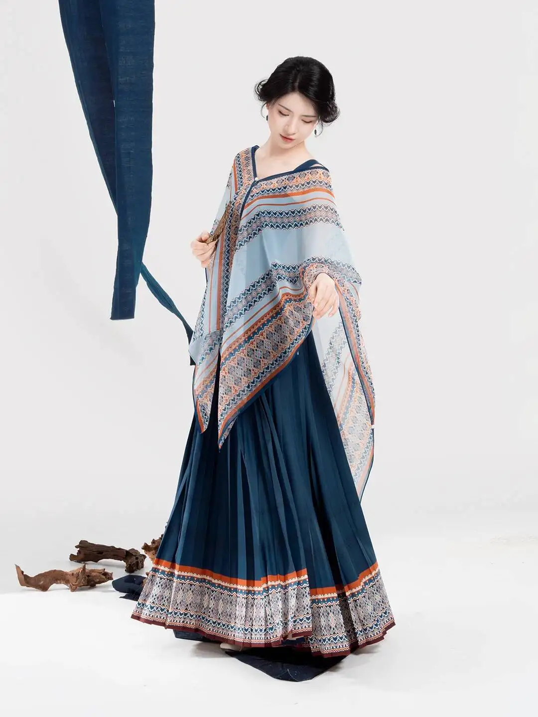New Dong Ethnic Group Regarding Bird Patterns Light Blue Robe Vacation Straps Dress Women Pleated Skirt Mid Length Skirt
New Dong Ethnic Group Regarding Bird Patterns Light Blue Robe Vacation Straps Dress Women Pleated Skirt Mid Length Skirt
