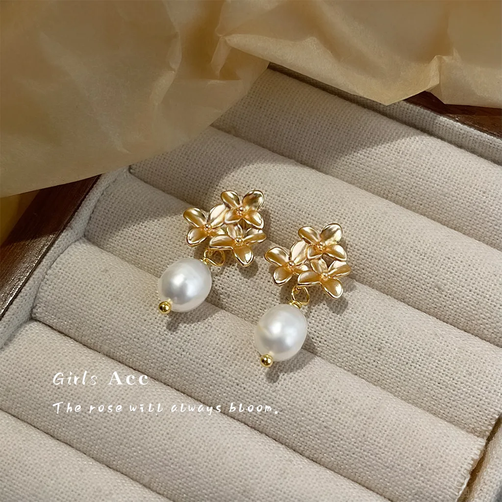 Elegant Freshwater Pearl Flower Earrings French Vintage Matte Osmanthus Jewelry Women Luxury Fashion Dainty Ear Accessories Gift
Elegant Freshwater Pearl Flower Earrings French Vintage Matte Osmanthus Jewelry Women Luxury Fashion Dainty Ear Accessories Gift