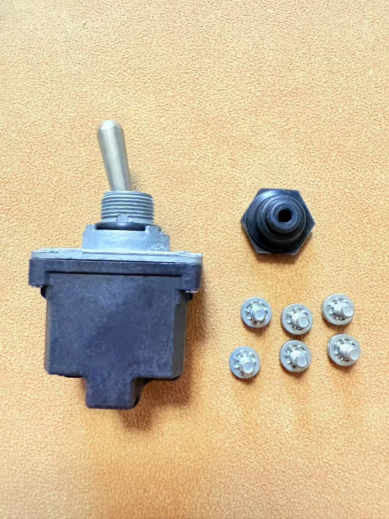 128201 128201GT GE-128201 Toggle Switch used for Genie S60 S65 S40 S45 S80 XC Z-45/25 S-60
128201 128201GT GE-128201 Toggle Switch used for Genie S60 S65 S40 S45 S80 XC Z-45/25 S-60