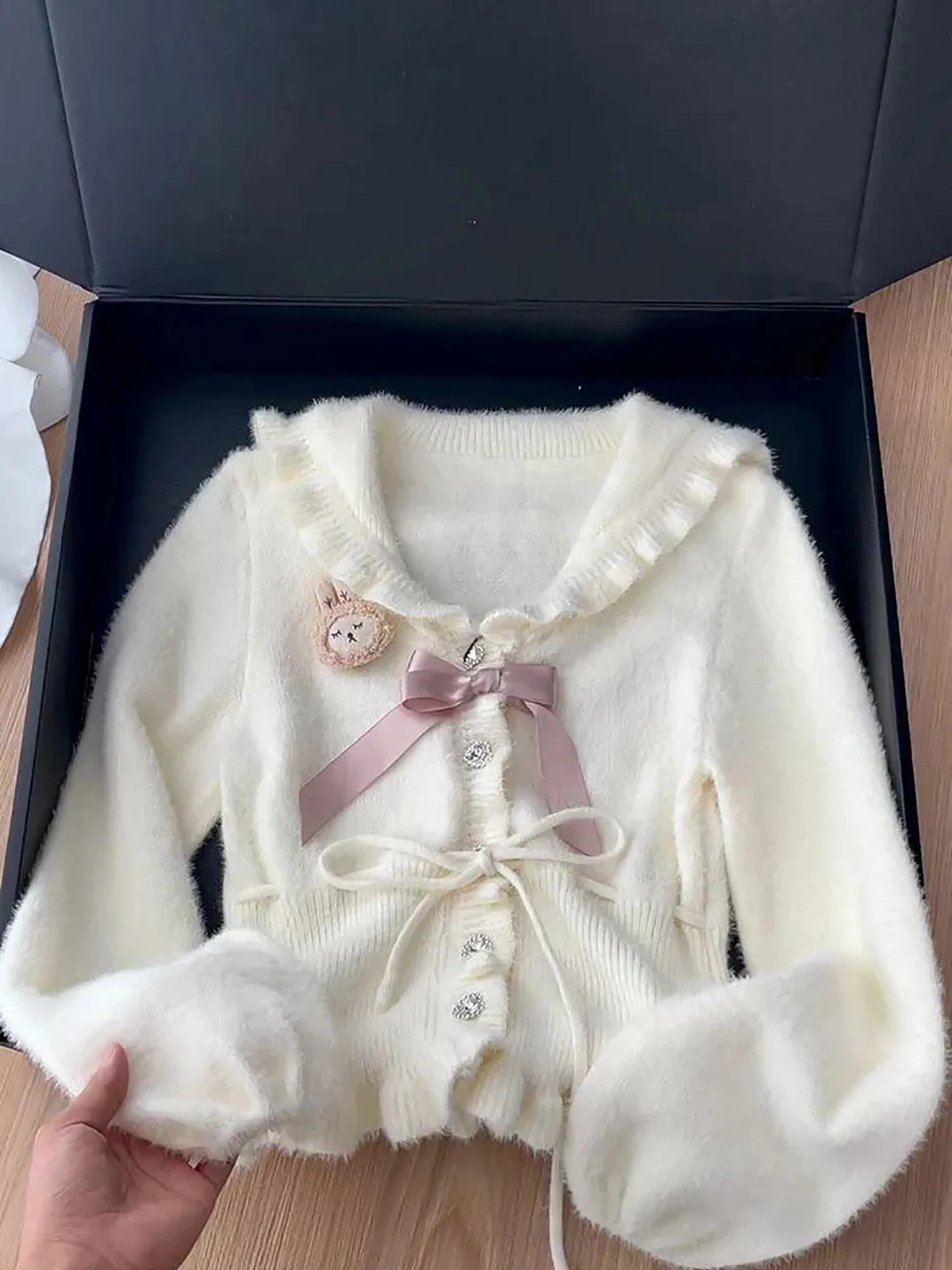 Милый трикотаж для девочек, зимний свободный женский модный свитер, пальто, мягкий дизайн, универсальная удобная верхняя одежда для ленивых Sli
Милый трикотаж для девочек, зимний свободный женский модный свитер, пальто, мягкий дизайн, универсальная удобная верхняя одежда для ленивых Sli