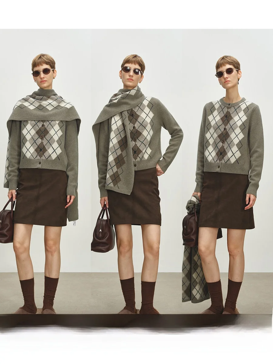 Вязаный свитер MSBEAST из 100% австралийской шерсти в стиле ретро 90-х с цветными блоками, шарф с вышивкой в виде ромбов, женская мода
Вязаный свитер MSBEAST из 100% австралийской шерсти в стиле ретро 90-х с цветными блоками, шарф с вышивкой в виде ромбов, женская мода