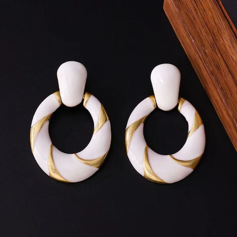 Vintage Hand-Painted Enamel Geometric Earrings for Women Retro Drop Earrings Fashion Jewelry Gift
Vintage Hand-Painted Enamel Geometric Earrings for Women Retro Drop Earrings Fashion Jewelry Gift