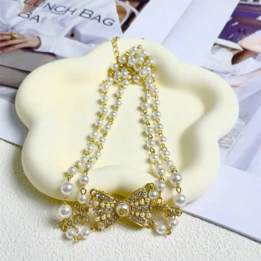 Fashion Light Luxury Bow Pendant Necklace For Women, Clavicle Chain With Diamond And Pearl Inlay, Elegant Style
Fashion Light Luxury Bow Pendant Necklace For Women, Clavicle Chain With Diamond And Pearl Inlay, Elegant Style