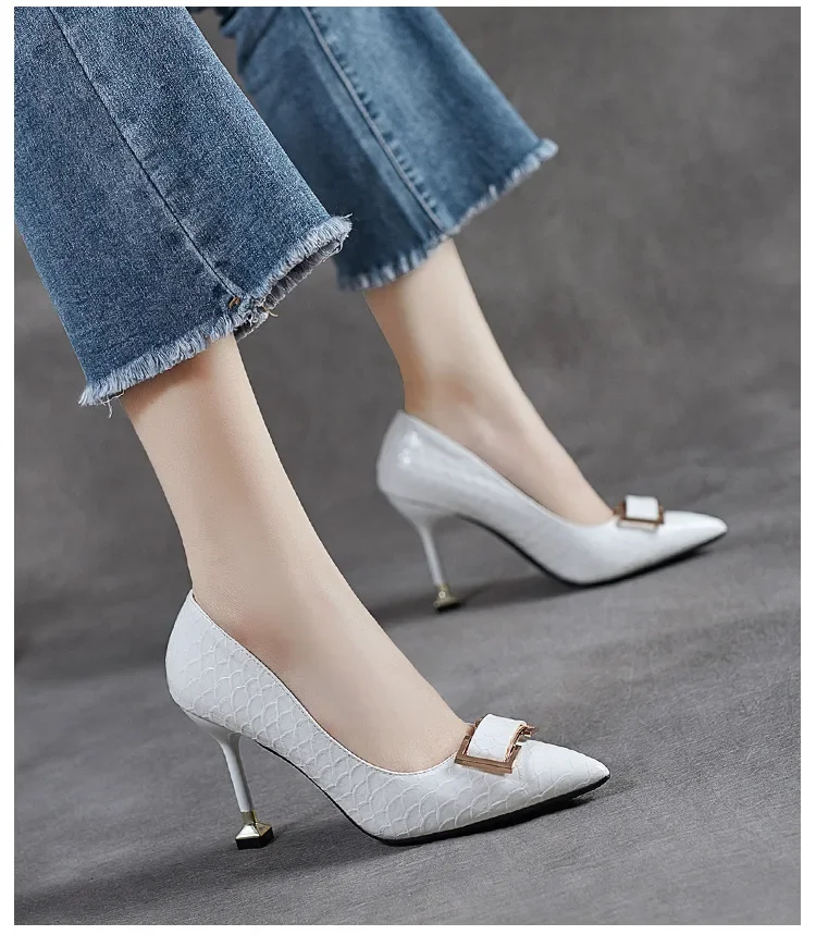 30-43 Patent Leather Snake Pattern Buckle Thin Heeled Solid Color Sexy High Heel Women's Shoes White Black Work Shoes
30-43 Patent Leather Snake Pattern Buckle Thin Heeled Solid Color Sexy High Heel Women's Shoes White Black Work Shoes