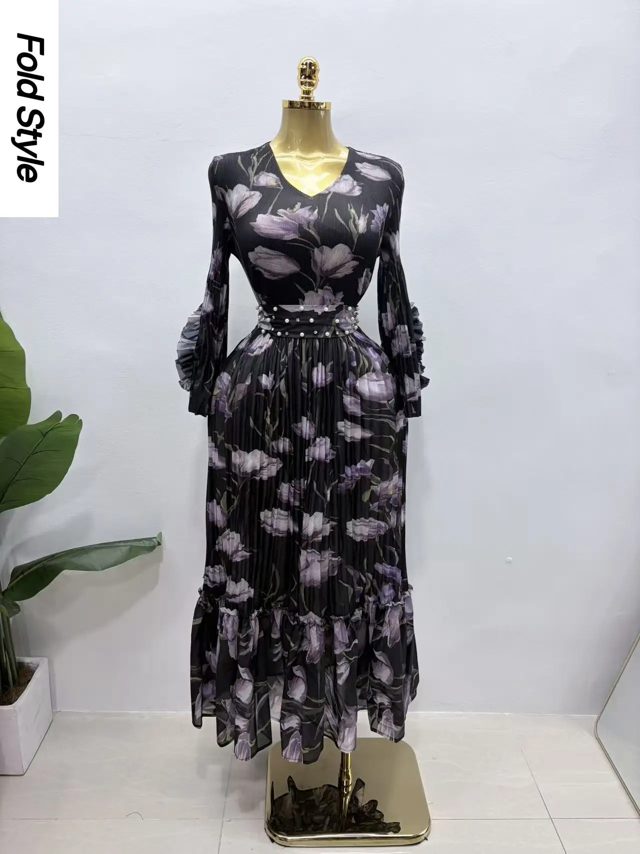 Miyake 2026 New V-neck Pleated Waist Long-sleeved Sleeve Printed Vacation Dress Long Dress Women's Clothing
Miyake 2026 New V-neck Pleated Waist Long-sleeved Sleeve Printed Vacation Dress Long Dress Women's Clothing
