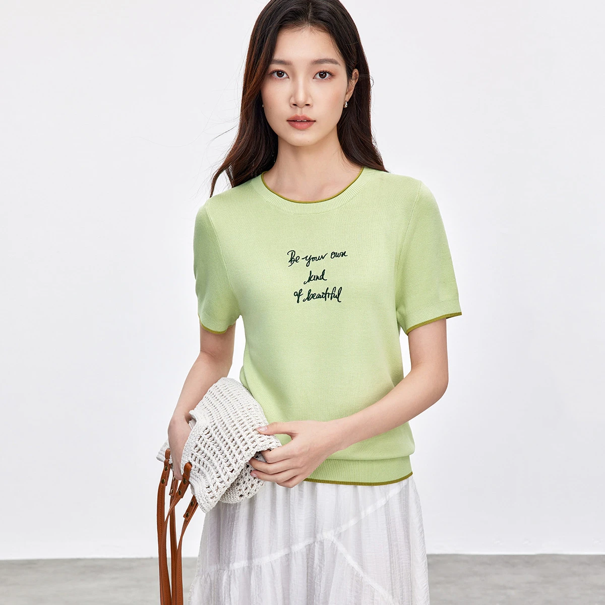 SENTUBILA Women Minimalist Knit T-shirt 2026 Summer Crew Neck Color Block Letter Embroidery Lightweight Straight Top W52H87882
SENTUBILA Women Minimalist Knit T-shirt 2026 Summer Crew Neck Color Block Letter Embroidery Lightweight Straight Top W52H87882