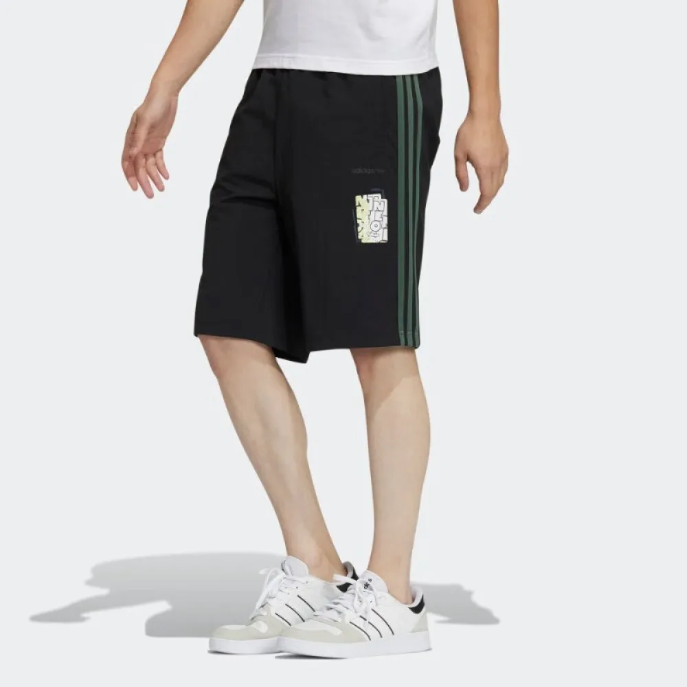Модные шорты Adidas. Классический полосатый дизайн, подходит для различных повседневных спортивных сценариев
Модные шорты Adidas. Классический полосатый дизайн, подходит для различных повседневных спортивных сценариев