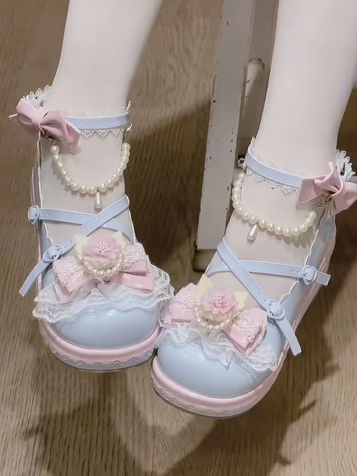 Lolita Original Thick-Soled Pearl Bow Round-Toe Pu Leather Women Shoes Sweet Cute Lace Cross Buckle Thick-Soled High Heels
Lolita Original Thick-Soled Pearl Bow Round-Toe Pu Leather Women Shoes Sweet Cute Lace Cross Buckle Thick-Soled High Heels