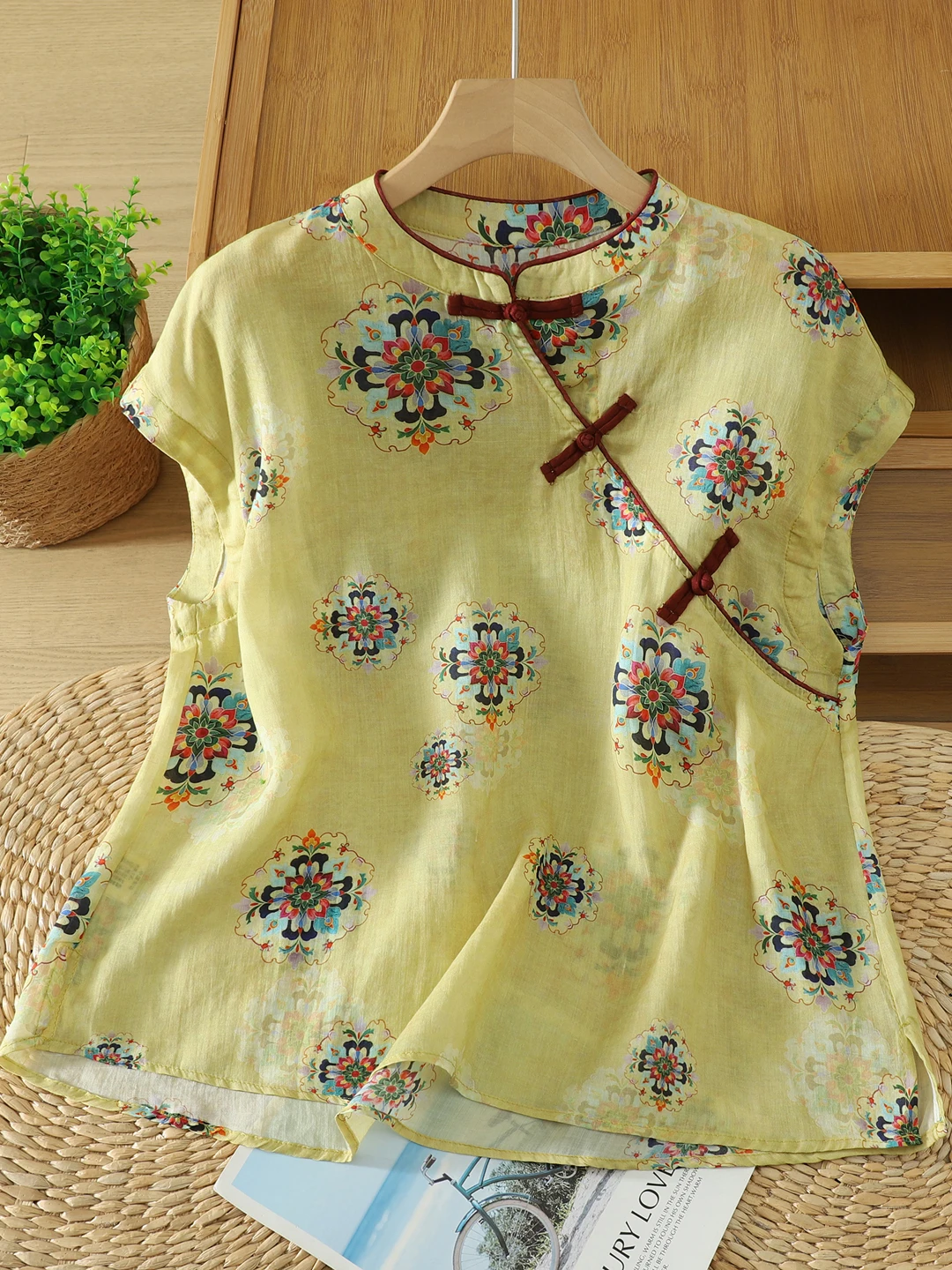 Retro Style Women's Cotton Linen Shirt Summer New Arrival Sleeveless Vintage Versatile Side Buttoned Top Female Fashion
Retro Style Women's Cotton Linen Shirt Summer New Arrival Sleeveless Vintage Versatile Side Buttoned Top Female Fashion