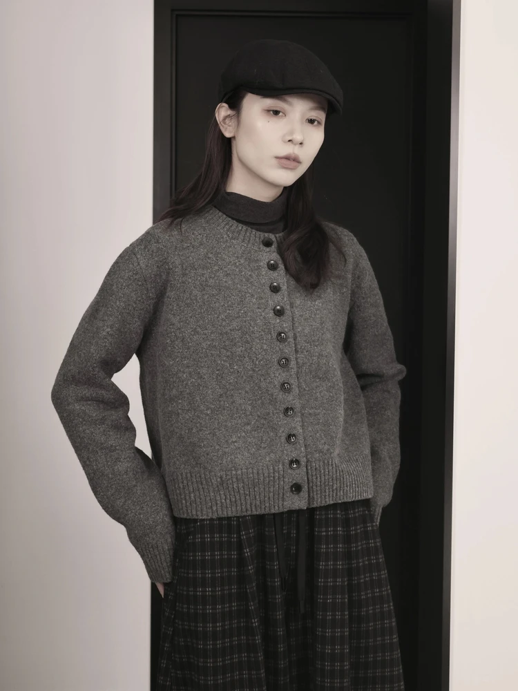 Dark Autumn Winter Women's Loose Knitted Cardigan round Neck Sweater Outerwear Long Sleeve Warm Thermal Straight Cut Style
Dark Autumn Winter Women's Loose Knitted Cardigan round Neck Sweater Outerwear Long Sleeve Warm Thermal Straight Cut Style